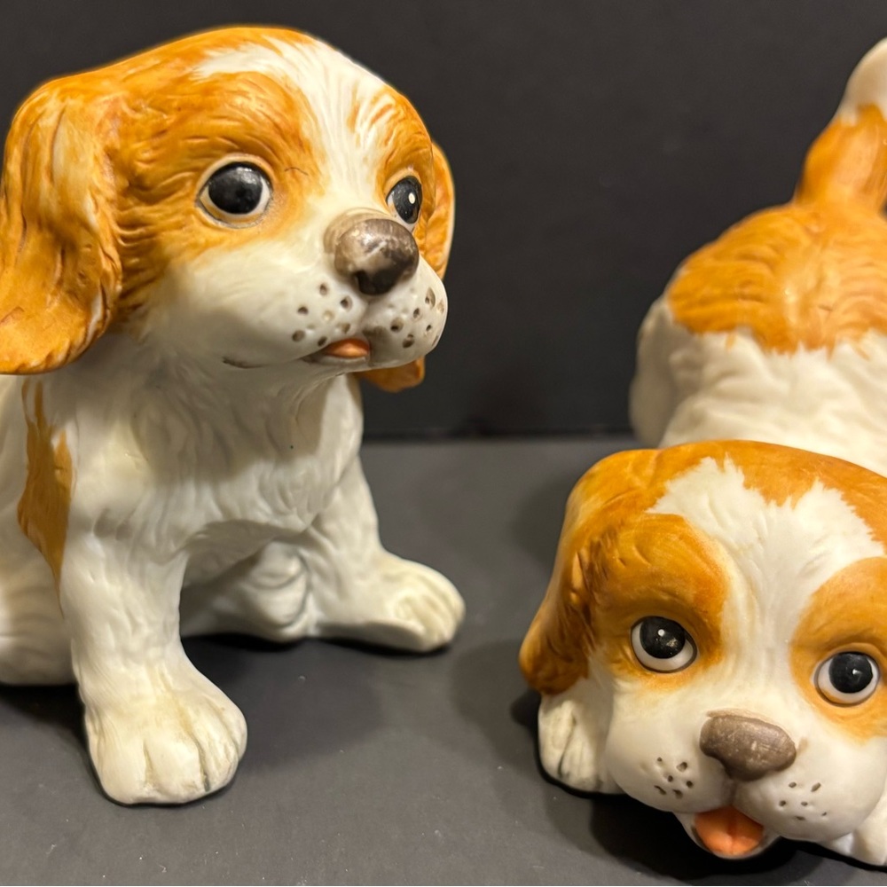 These are vintage 1980’s Homco spaniel puppies dog figurines ceramic collectable